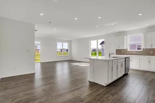 Westfield, IN 46074,884 Tuxedo DR