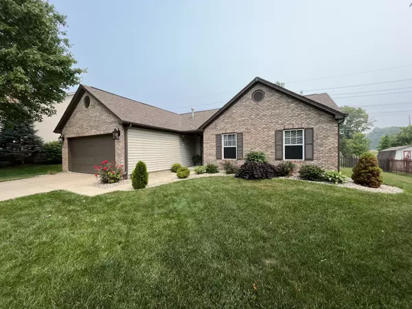 1250 Burr Oak CIR, Greenwood, IN 46143