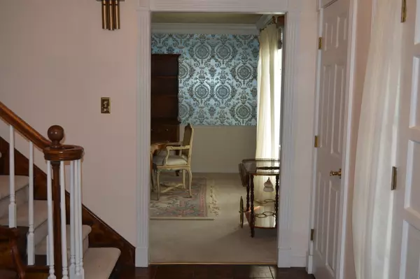 Zionsville, IN 46077,200 Raintree DR