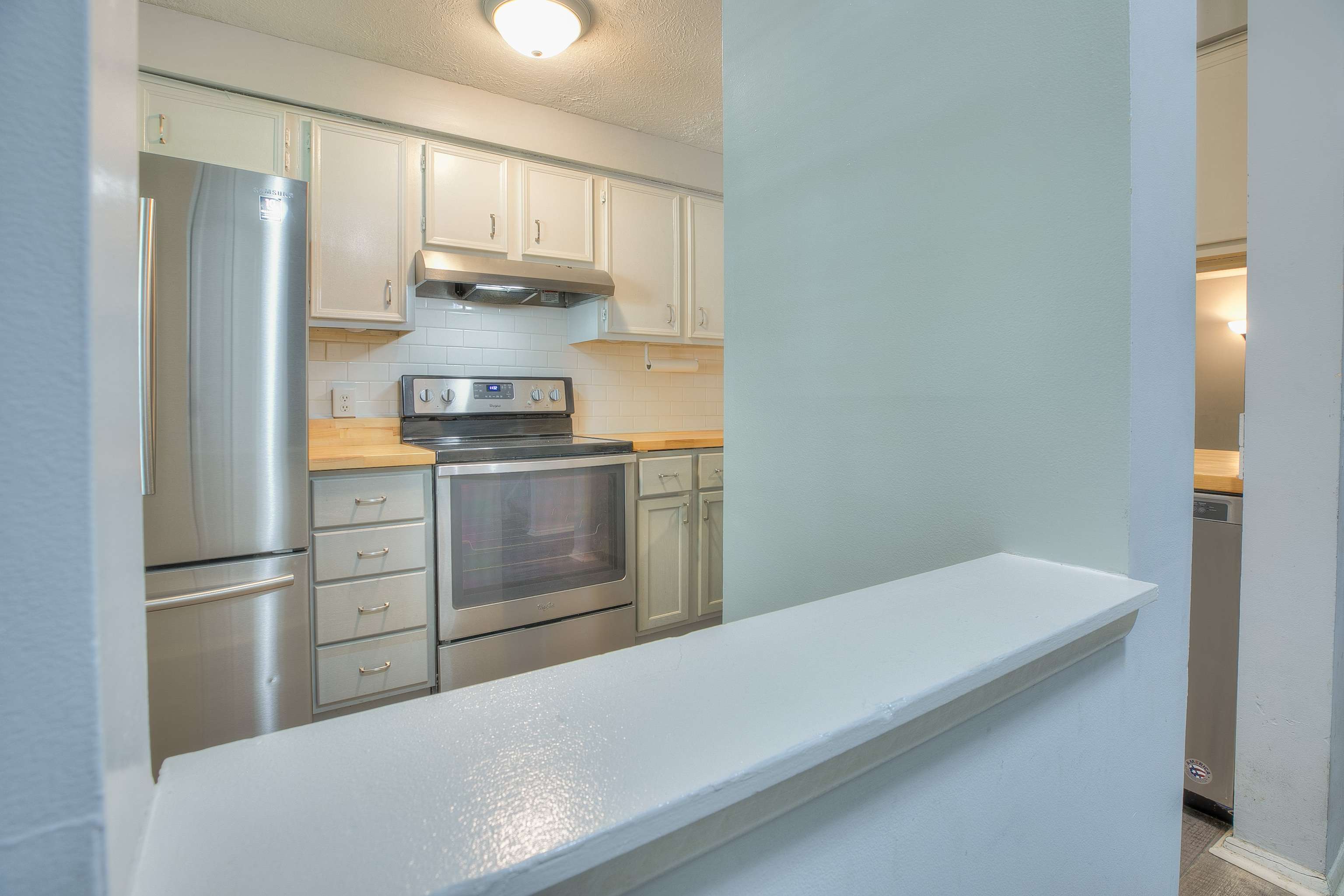 Indianapolis, IN 46250,9471 Timberview DR