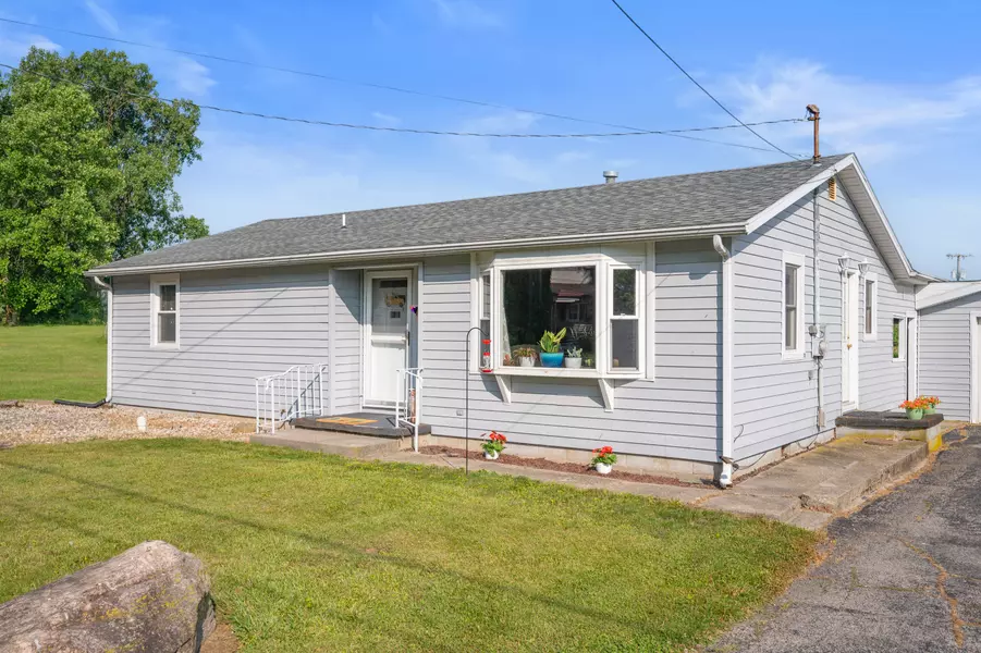 222 Angling RD, Farmland, IN 47340