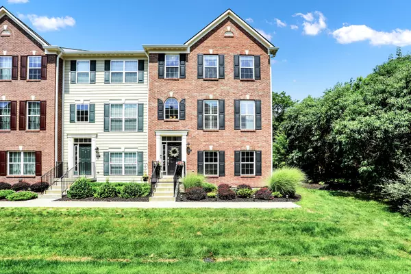 9095 Teaneck DR, Fishers, IN 46038