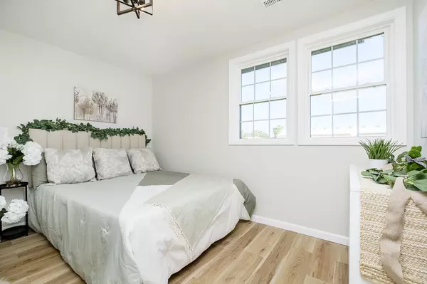 Elwood, IN 46036,2207 S G ST