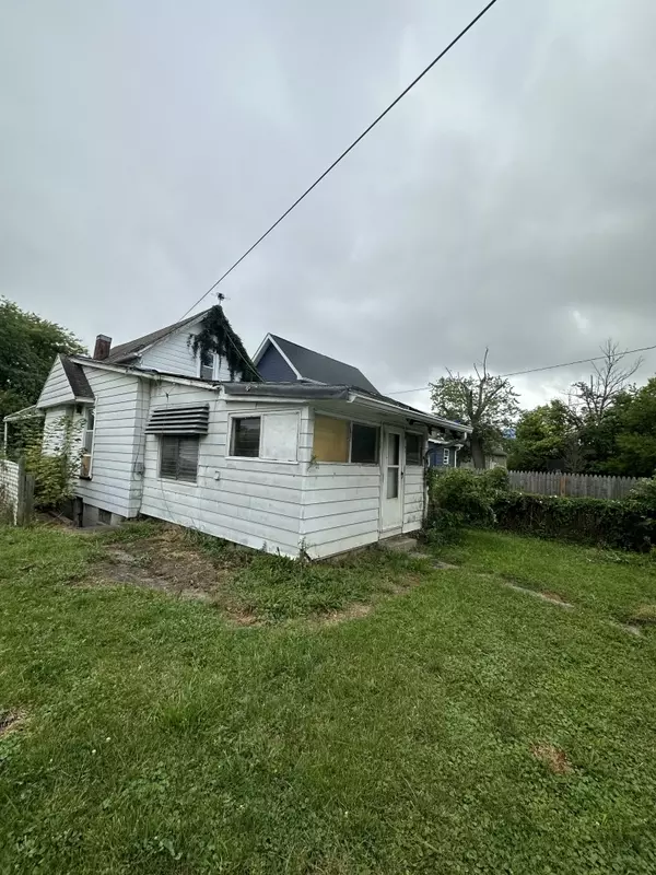 Muncie, IN 47302,208 E 8th ST