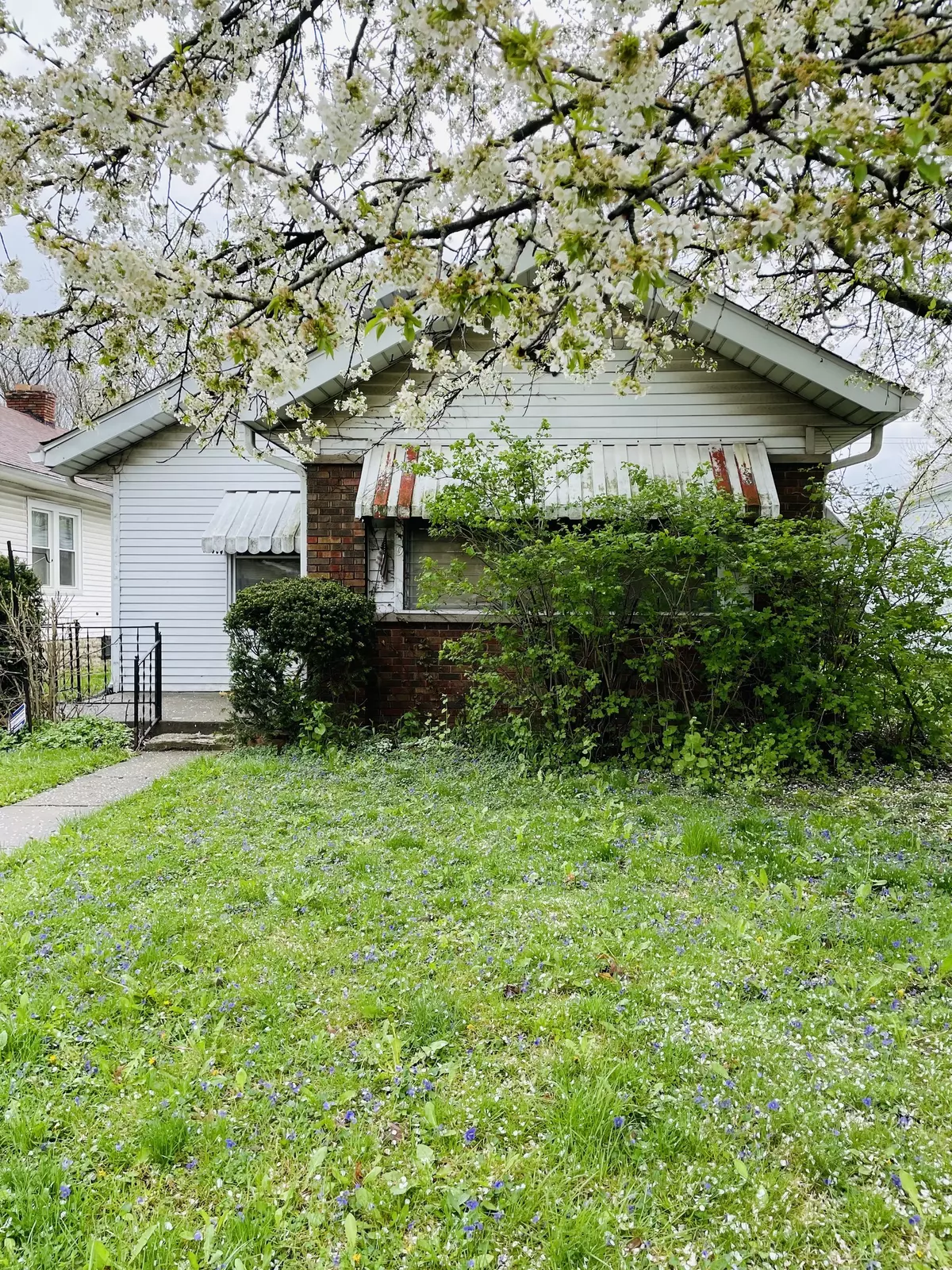 Indianapolis, IN 46201,949 N Chester AVE