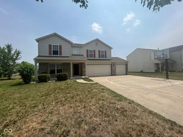 853 Tulip LN, Greenwood, IN 46143