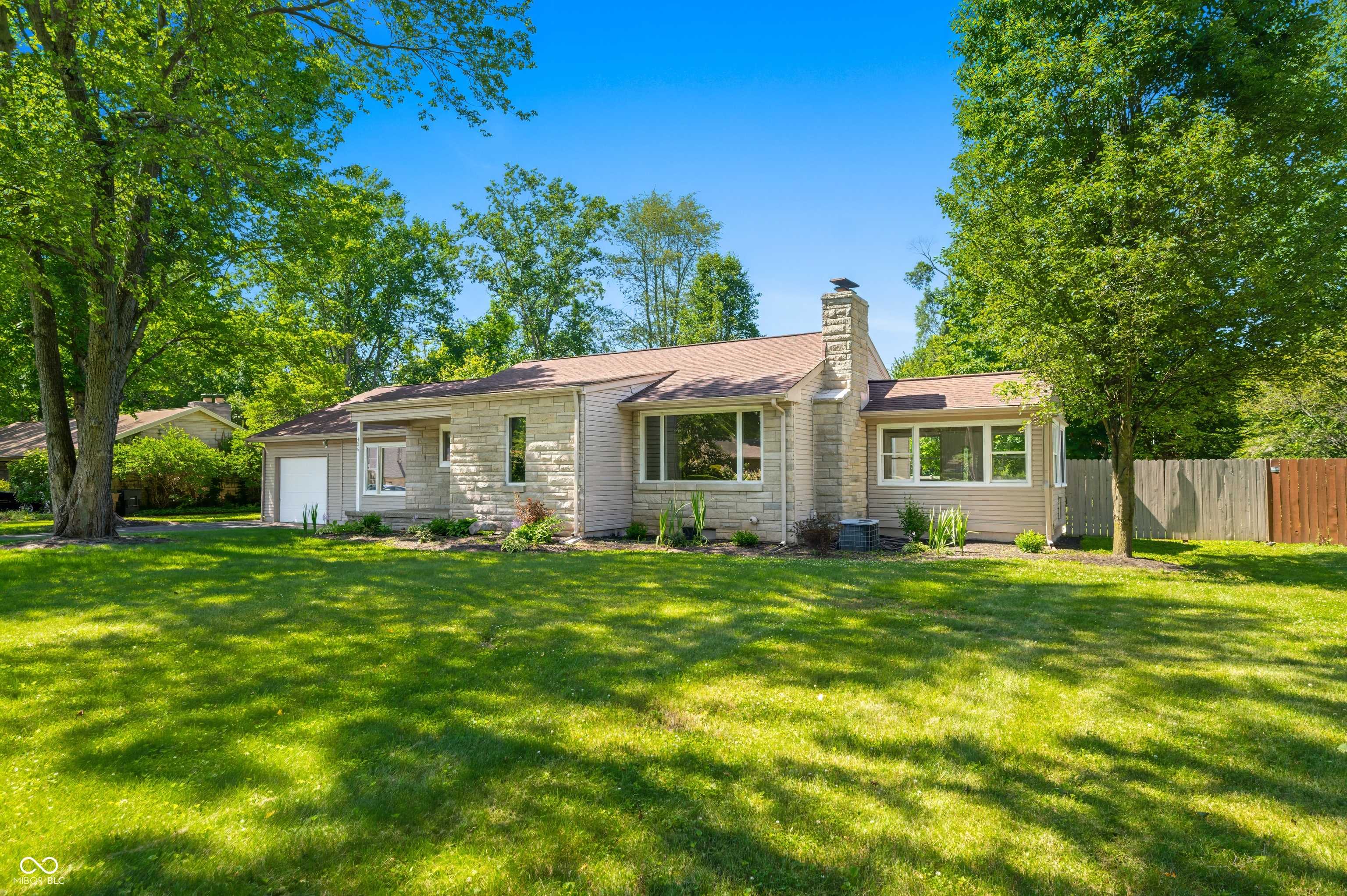426 Tipton LN, Columbus, IN 47201