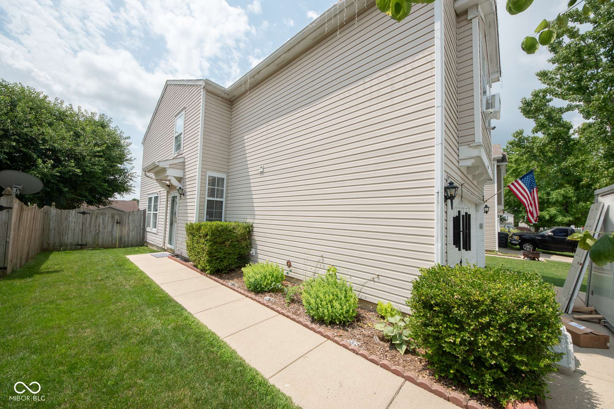 489 Overland DR, Greenwood, IN 46143