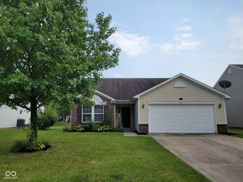 612 Breakers LN, Fortville, IN 46040