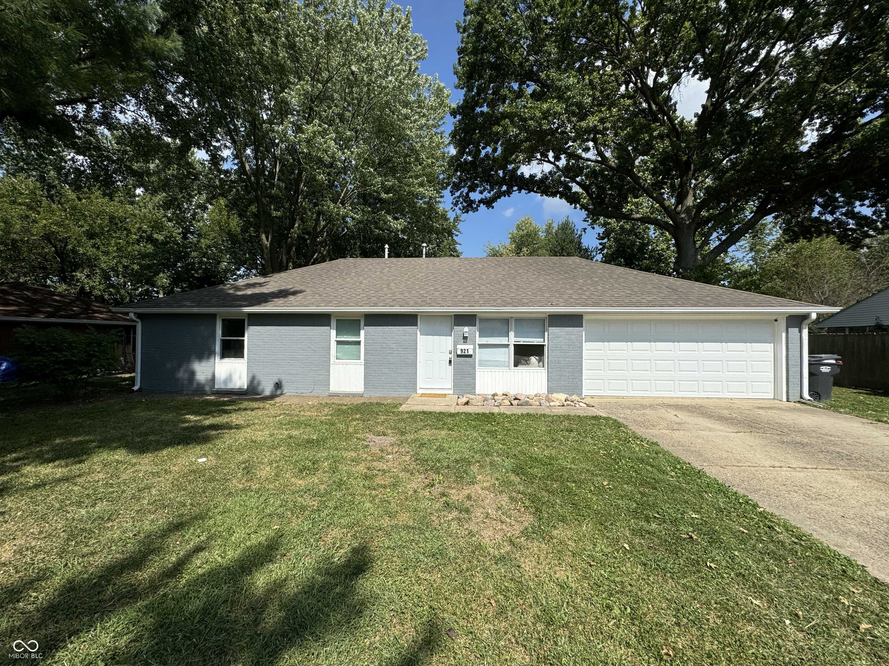 921 Sweetbriar AVE, Whiteland, IN 46184