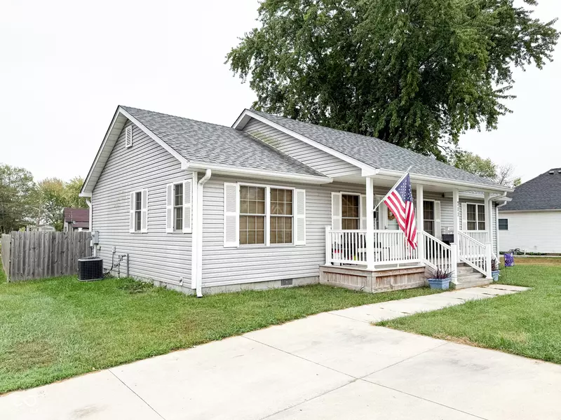 711 S Walnut ST, Edinburgh, IN 46124