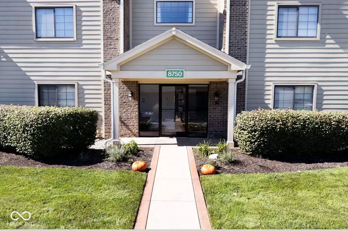 Indianapolis, IN 46268,8750 Yardley CT #309