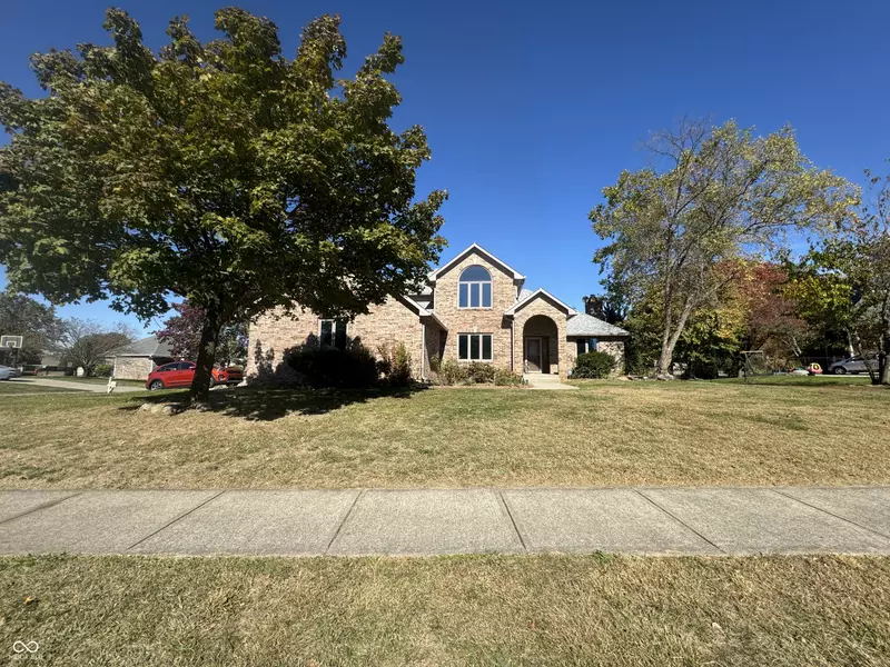 1046 New Amsterdam DR, Greenwood, IN 46142