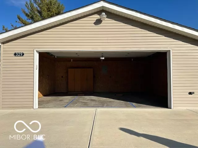 Greenfield, IN 46140,329 Berry ST