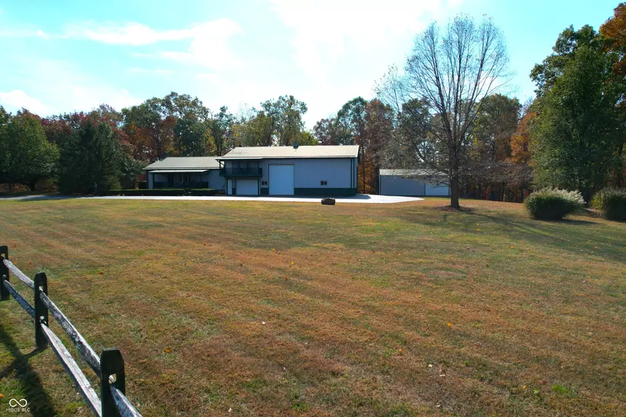 8052 E Ash RD, Bloomfield, IN 47424