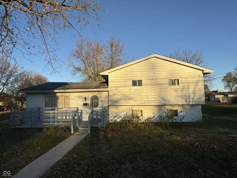 2420 S Plum ST, Yorktown, IN 47396