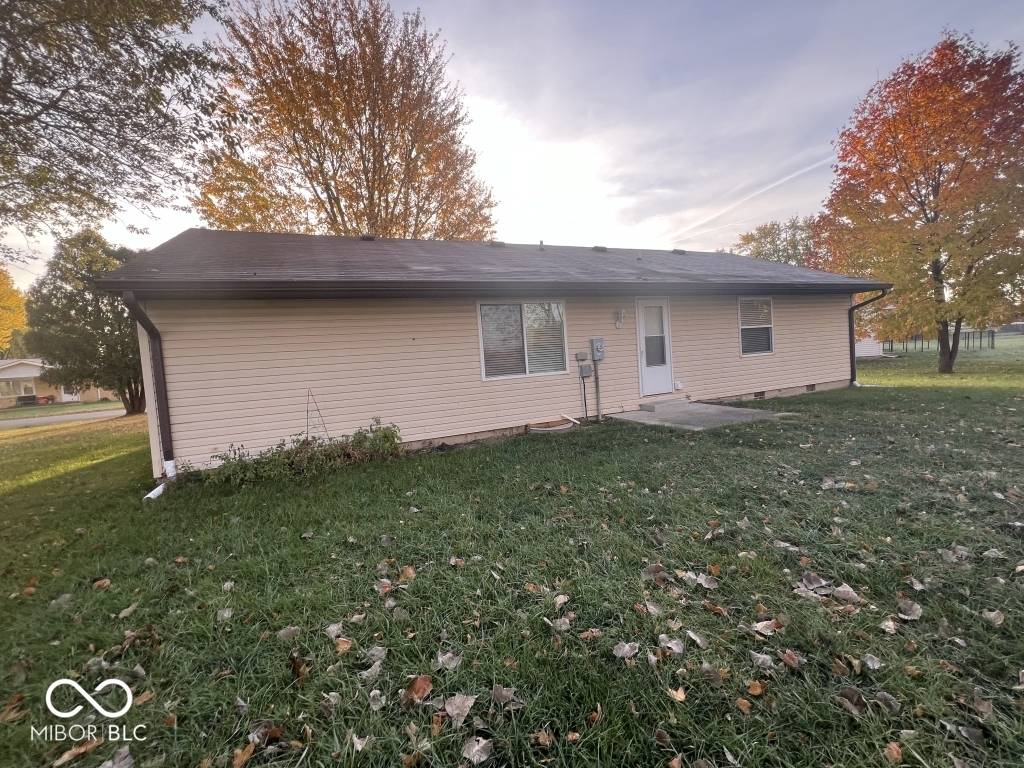 Albany, IN 47320,220 N Meadow LN