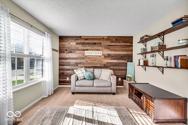 Indianapolis, IN 46229,10846 Greenleaf DR