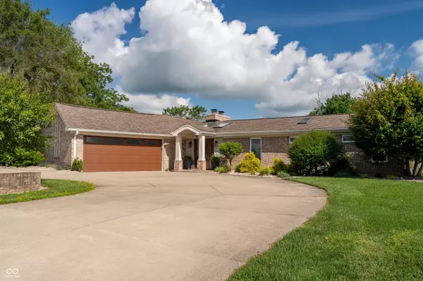 Columbus, IN 47201,9454 Raintree DR S