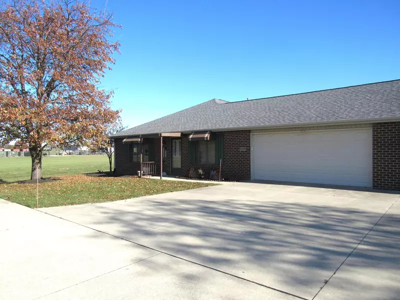 4722 E Heritage CIR, Muncie, IN 47303