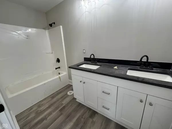 Coatesville, IN 46121,566 Mill Springs