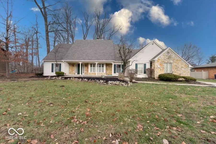 910 Sleepy Hollow PL, Greenwood, IN 46142