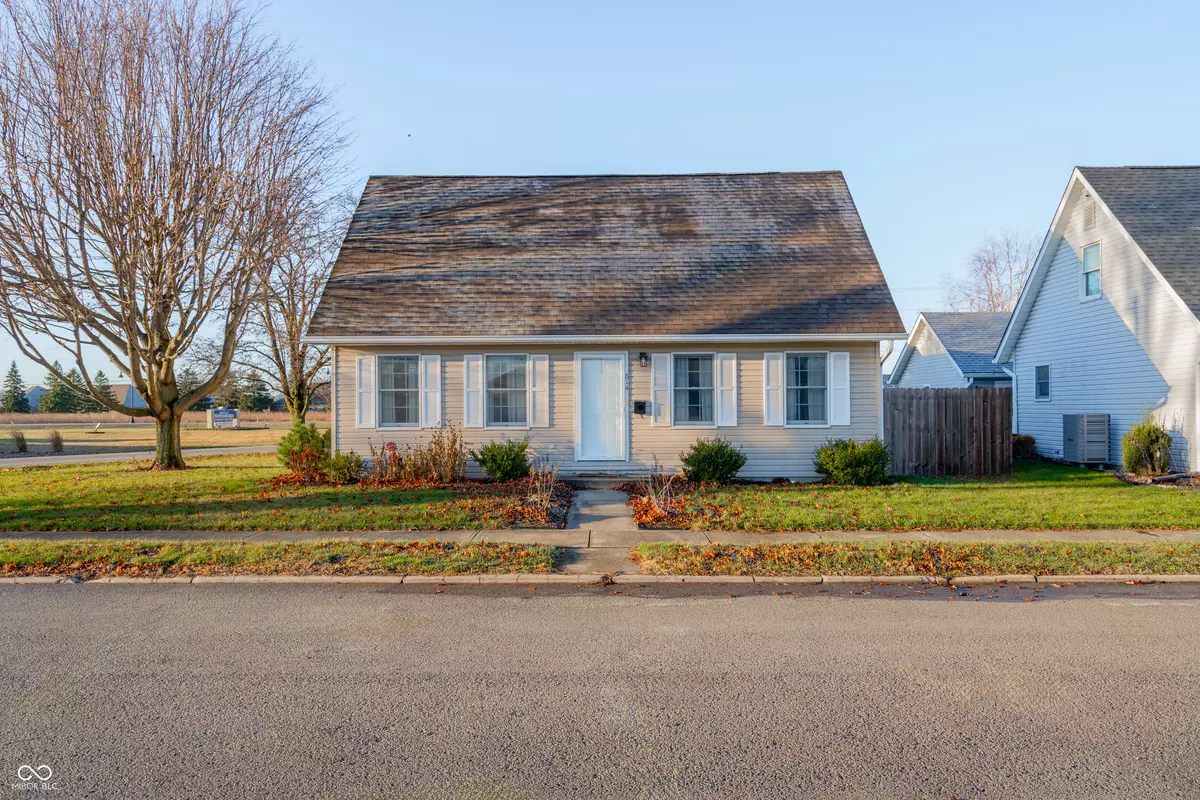 Fortville, IN 46040,614 S Main ST