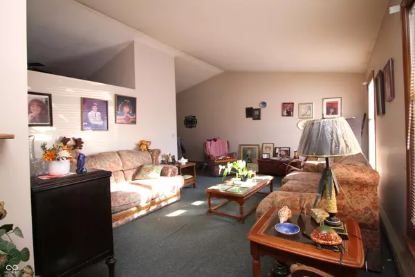 Seymour, IN 47274,1528 W Lakeview DR