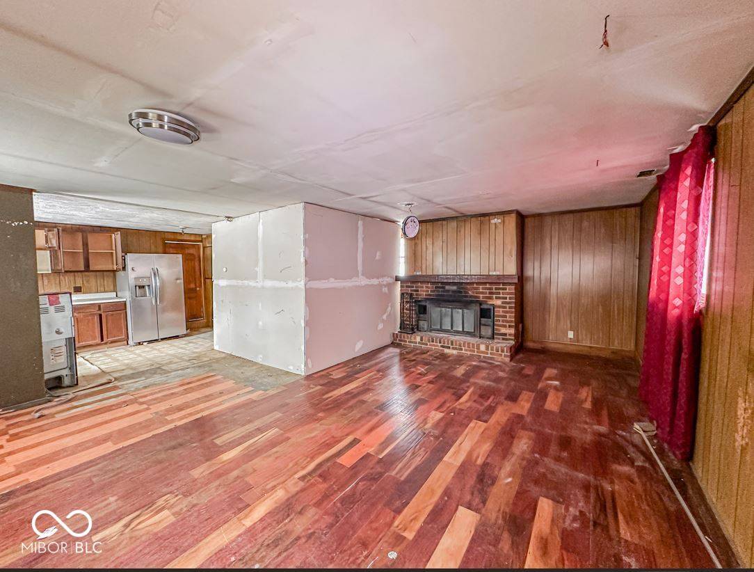Anderson, IN 46016,216 W 27th ST
