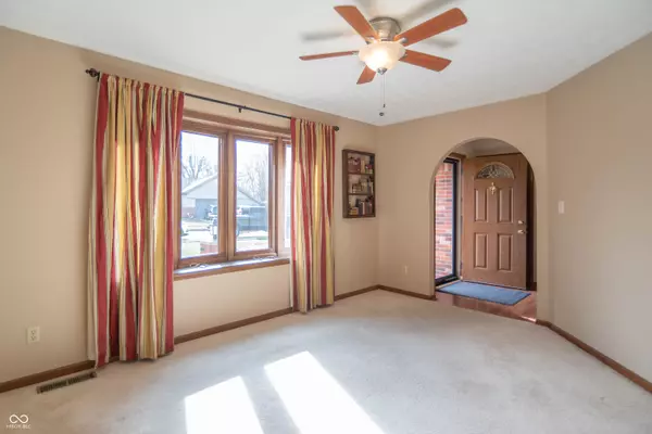 Indianapolis, IN 46217,1204 Kauai CT