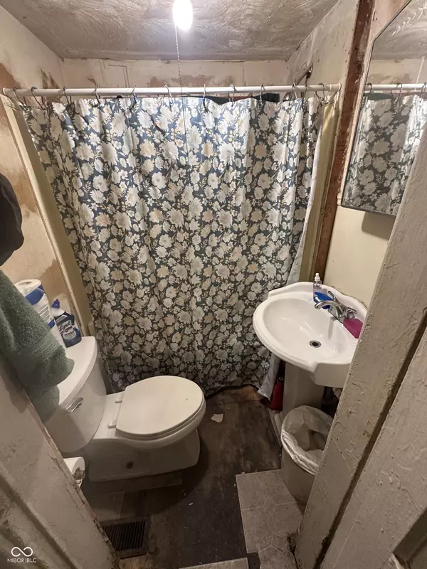 Indianapolis, IN 46222,712 Lynn ST
