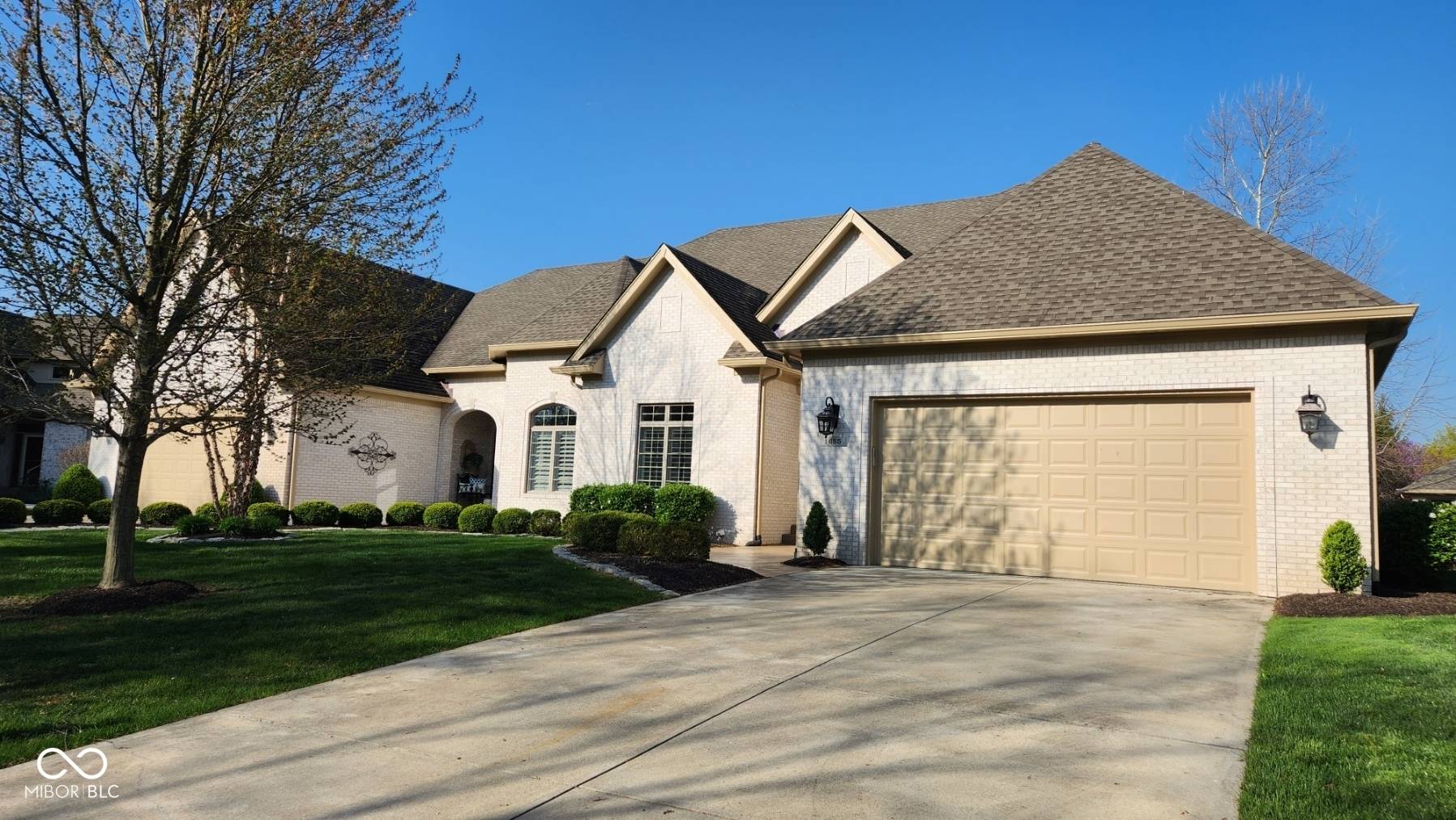 1655 Rosebud LN, Greenwood, IN 46143
