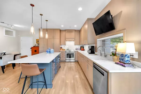 Indianapolis, IN 46202,932 N Broadway ST #1