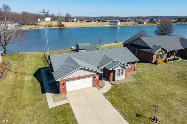 30 Carolyn DR, Seymour, IN 47274