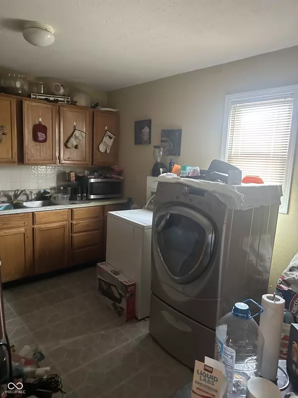 Indianapolis, IN 46226,6037 Dickson RD