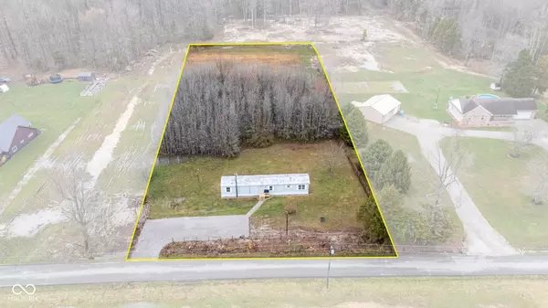 Scottsburg, IN 47170,3175 E Lovers LN