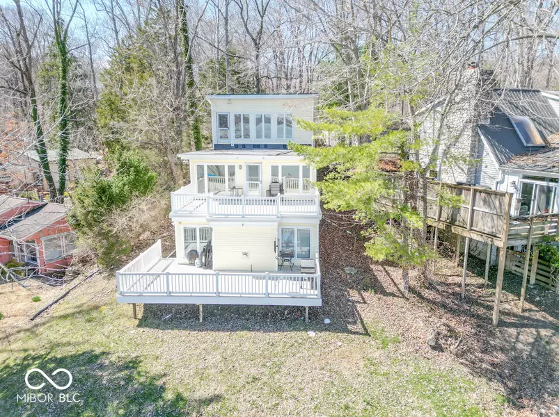 8027 N Lakeview DR, Unionville, IN 47468