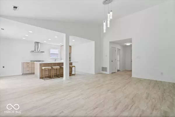 Indianapolis, IN 46221,5842 Minden DR