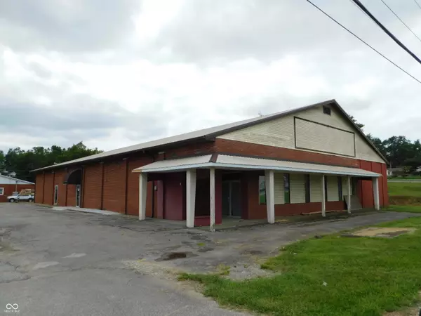 300 W Mulberry ST, Salem, IN 47167