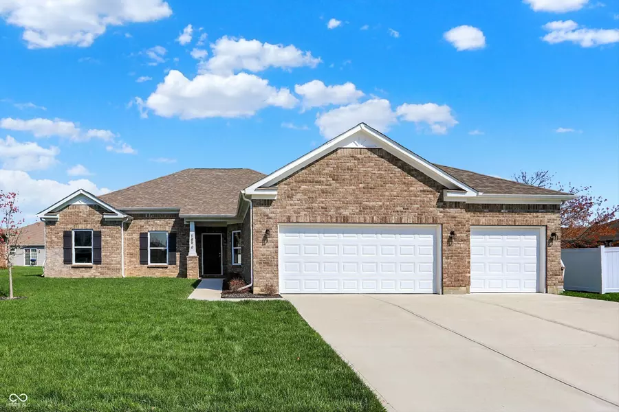 1896 Woodland Parks DR, Columbus, IN 47201