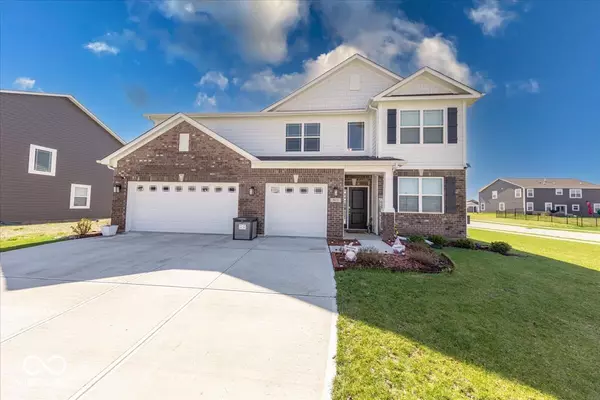5839 Altar Bell CIR, Greenwood, IN 46143
