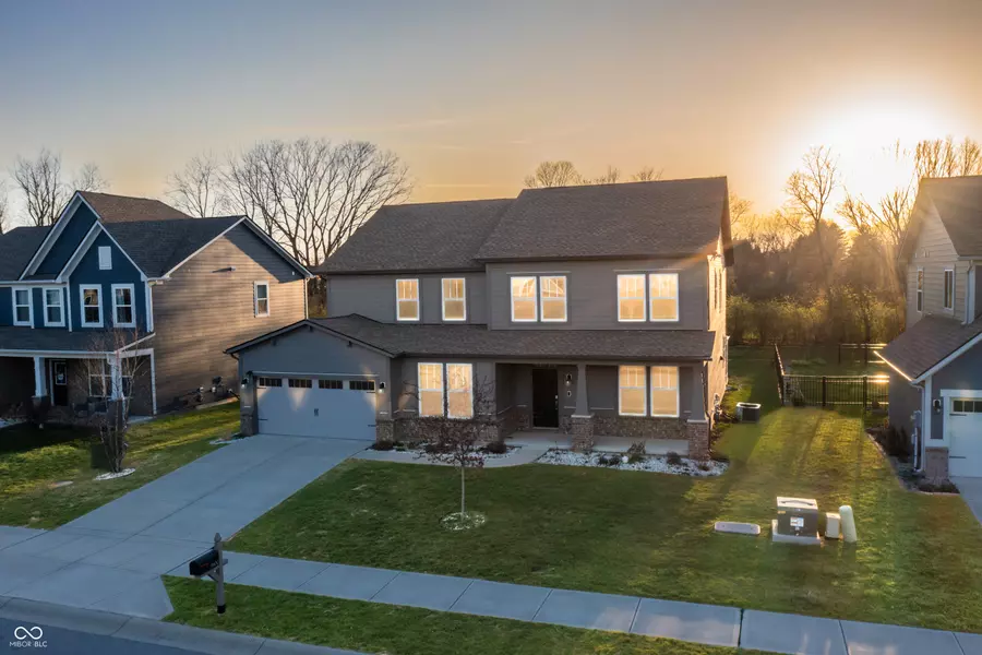 9800 Ridgecrest LN, Mccordsville, IN 46055