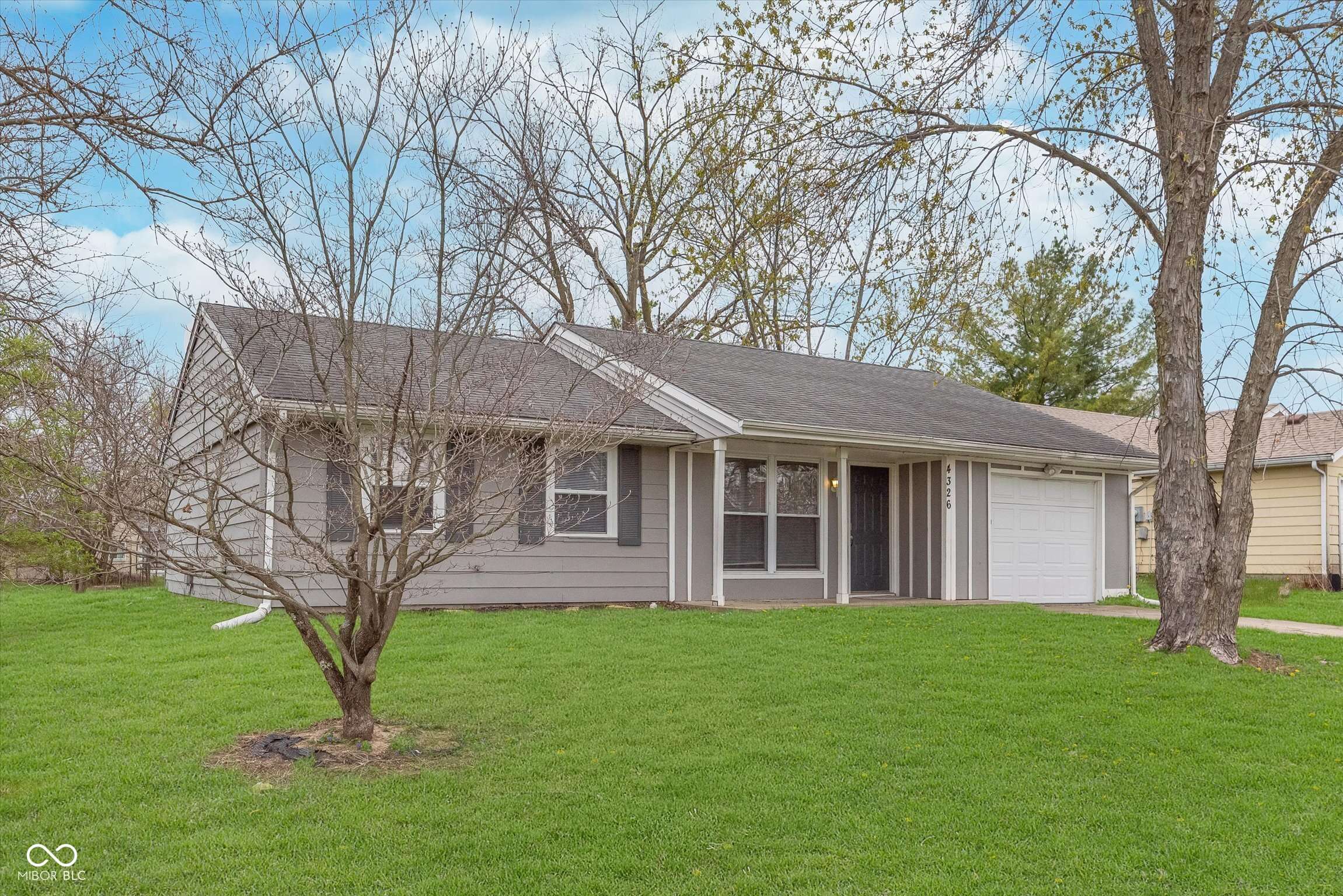 Indianapolis, IN 46235,4326 Burrwood DR