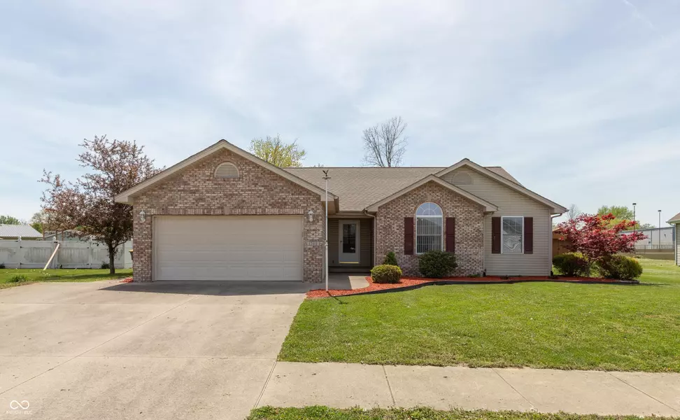 1200 Darcis DR, Seymour, IN 47274