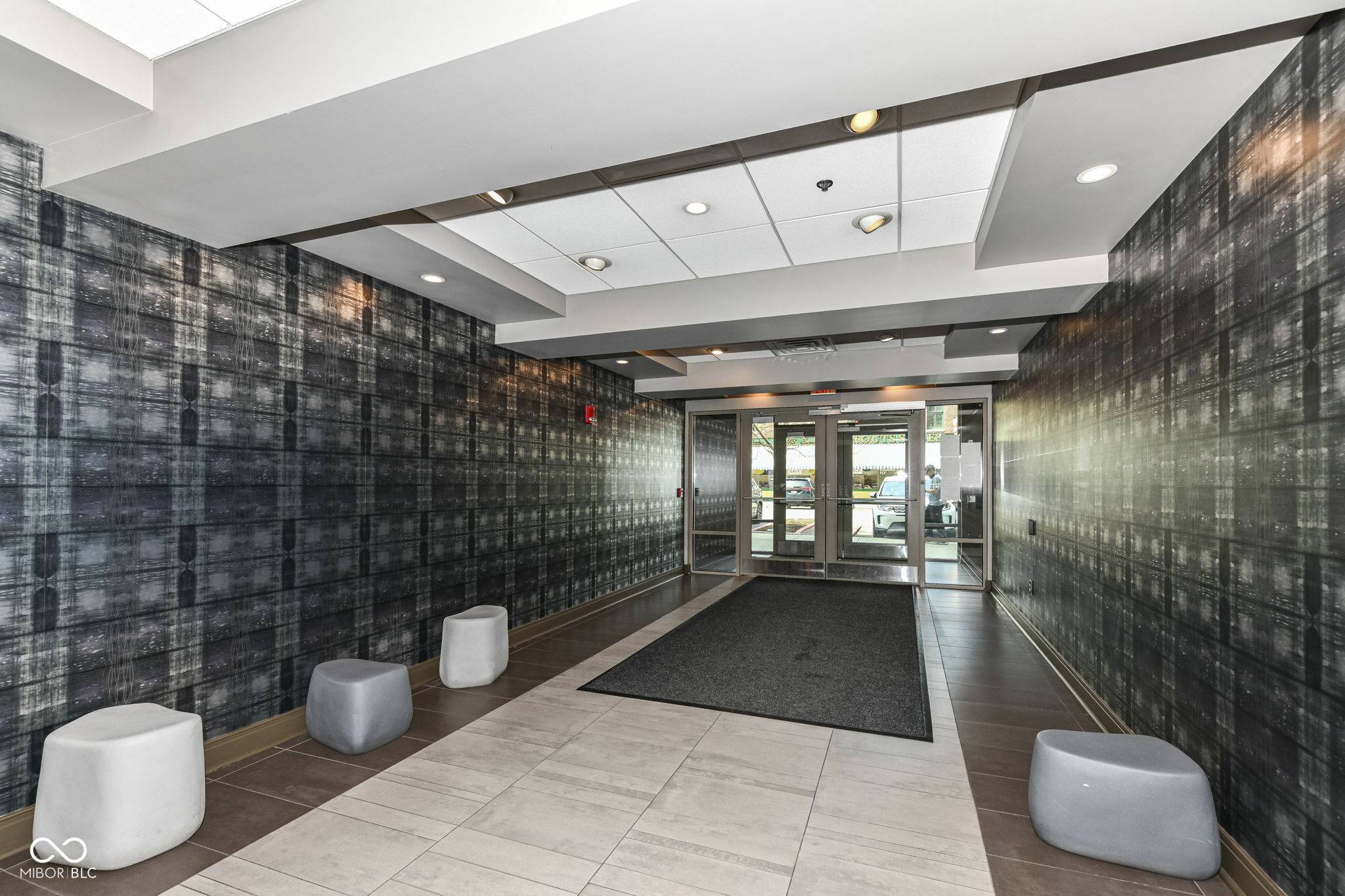 Indianapolis, IN 46204,333 Massachusetts AVE #303