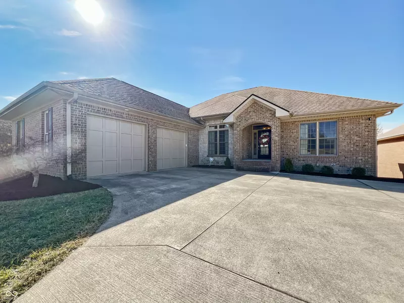 6105 Horizon DR, Columbus, IN 47201