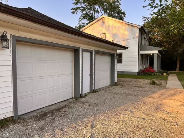 Anderson, IN 46011,728 W 300 N