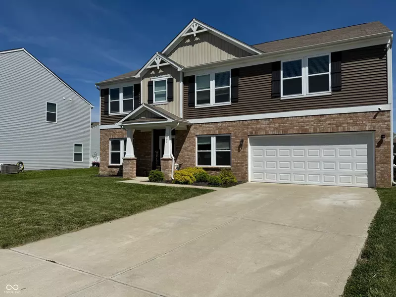 2068 Deer Valley CT, Columbus, IN 47201