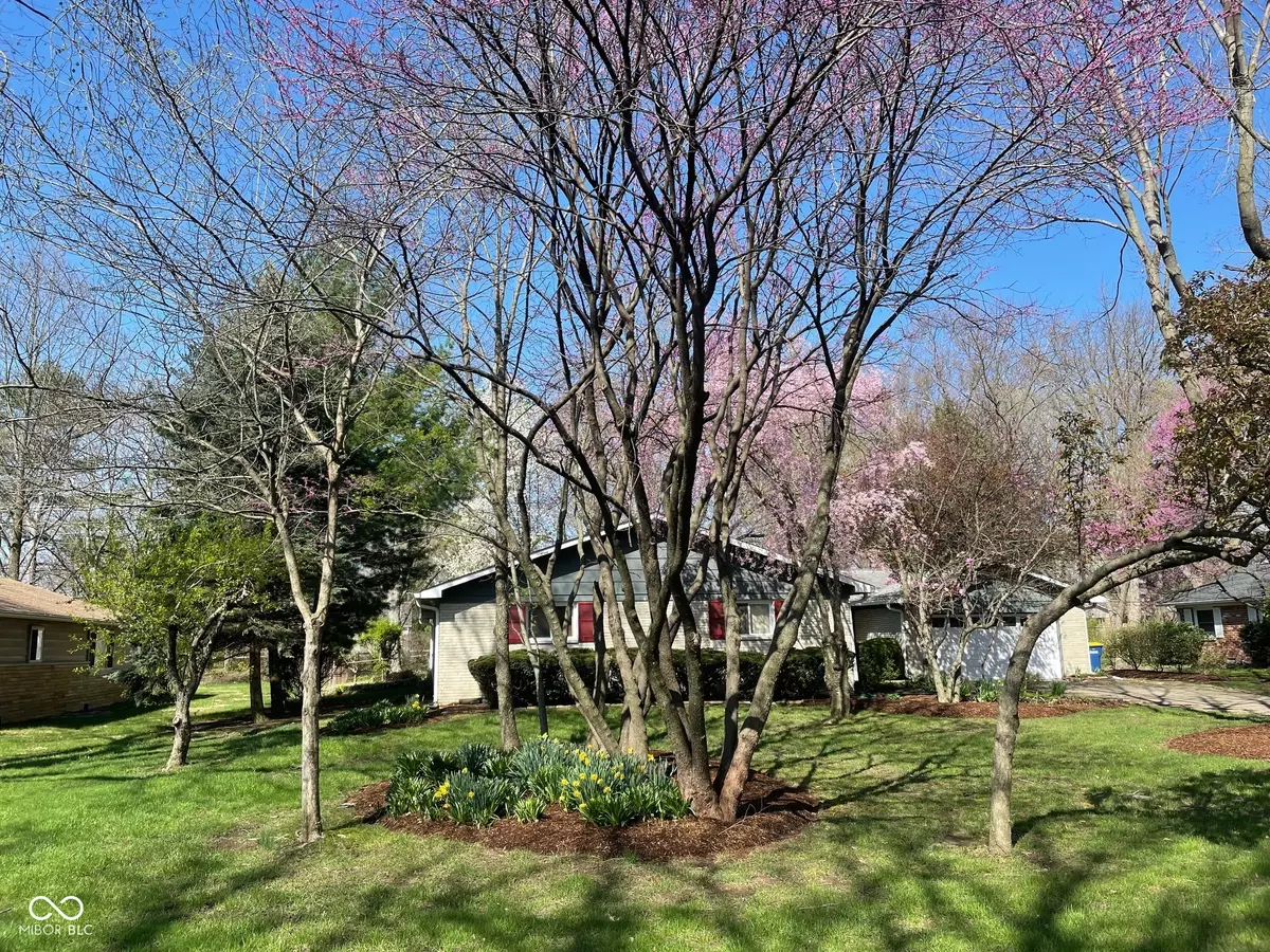 Indianapolis, IN 46260,8728 Holliday DR