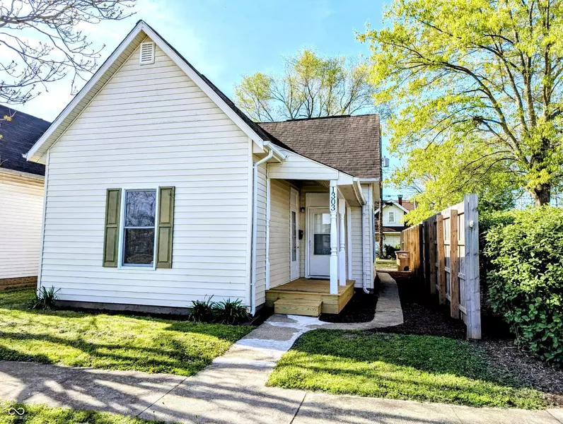 1303 9th ST, Columbus, IN 47201